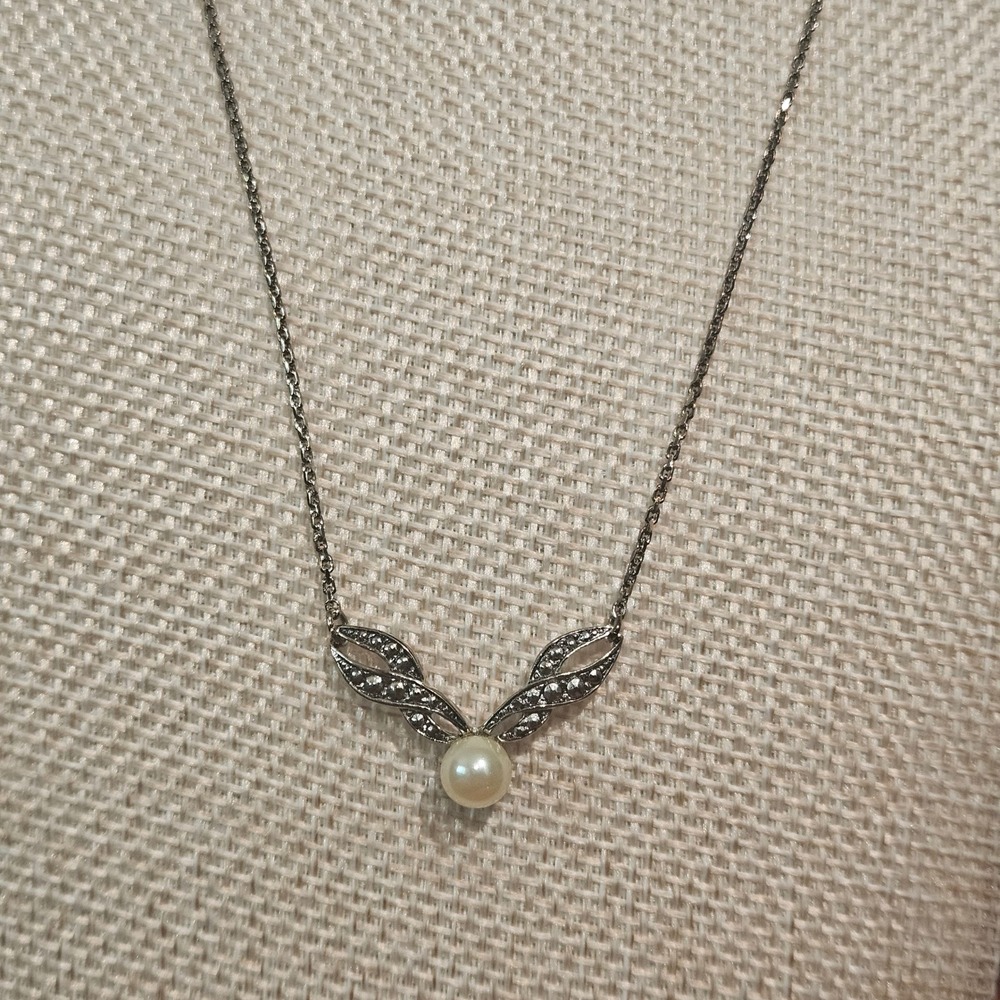 1985 Avon Romantic Ensemble Necklace with Box 16"